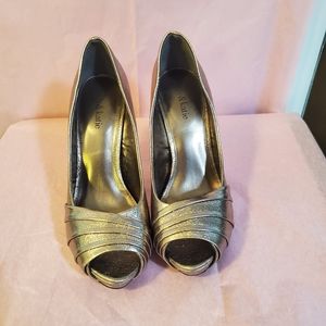 Kelly & Katie metallic pewter heels